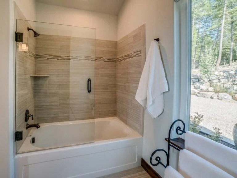 Why a Bathtub and Walk-In Shower Combo is the Perfect Balance for Modern Bathrooms